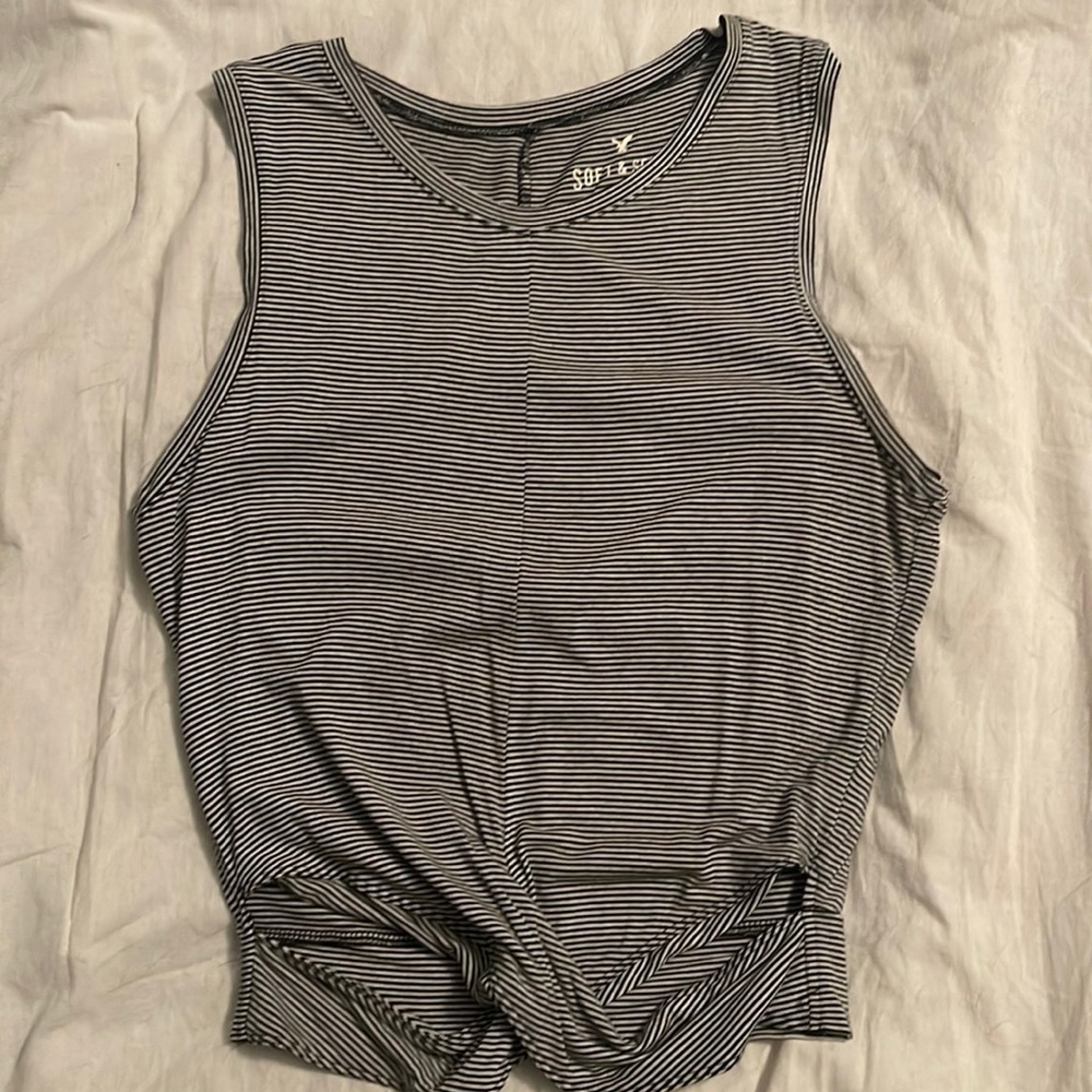 Cropped tank with cut out detail